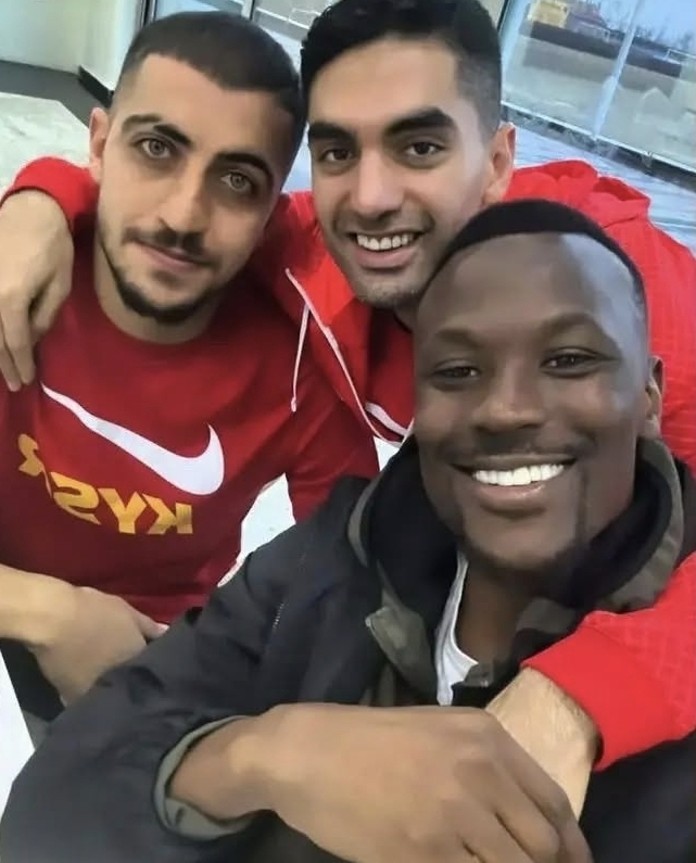 علی کریمی همراه این دو ستاره به استقلال بازمی‌گردد +عکس