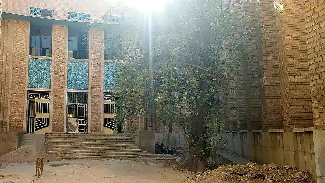 دانشکده ادبیات اهواز در یک قدمی نابودی