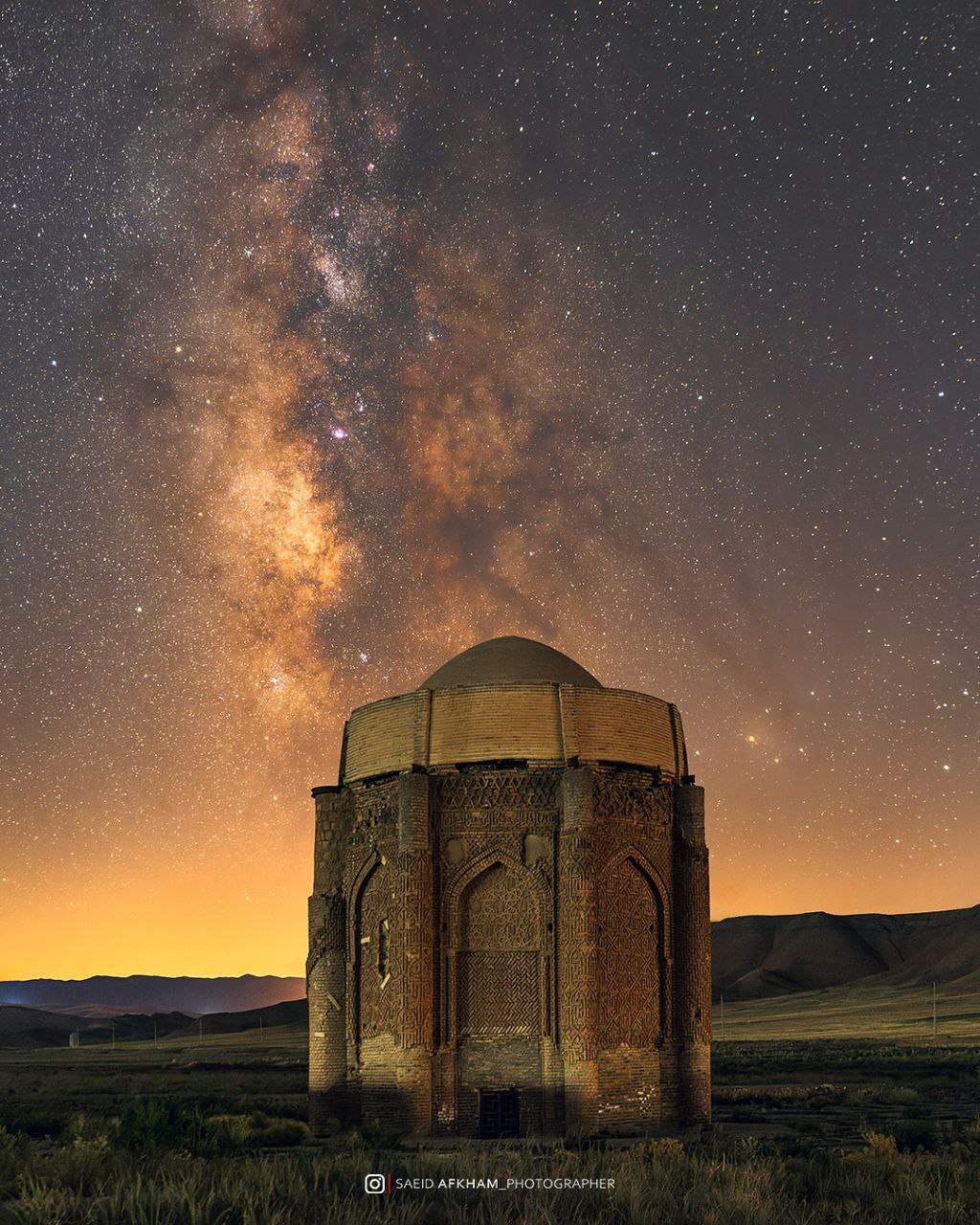 نمای عجیب برج‌های دوقلوی خرقان