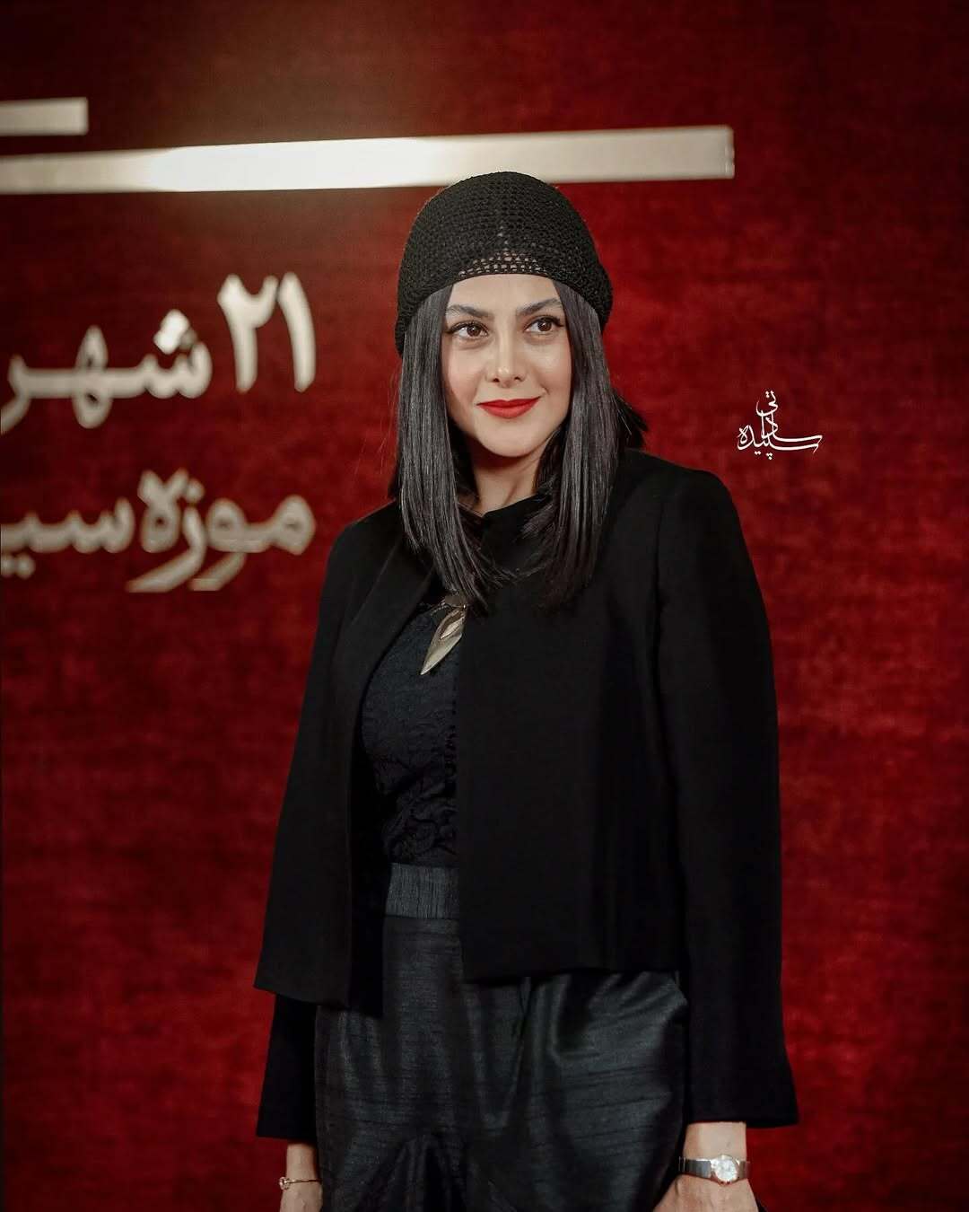 استایل متفاوت و مدرن آزاده صمدی در یک مراسم هنری