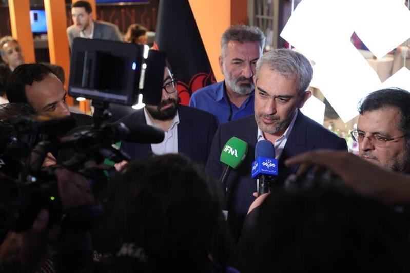 وزیر اقتصاد در بازدید از نمایشگاه الکامپ: تهدید غرب را به فرصت تحول اقتصادی تبدیل می‌کنیم/ حمایت حداکثری وزارت اقتصاد از توسعه اقتصاد دیجیتال/سود سهام عدالت تا پایان هفته جاری توزیع خواهد شد