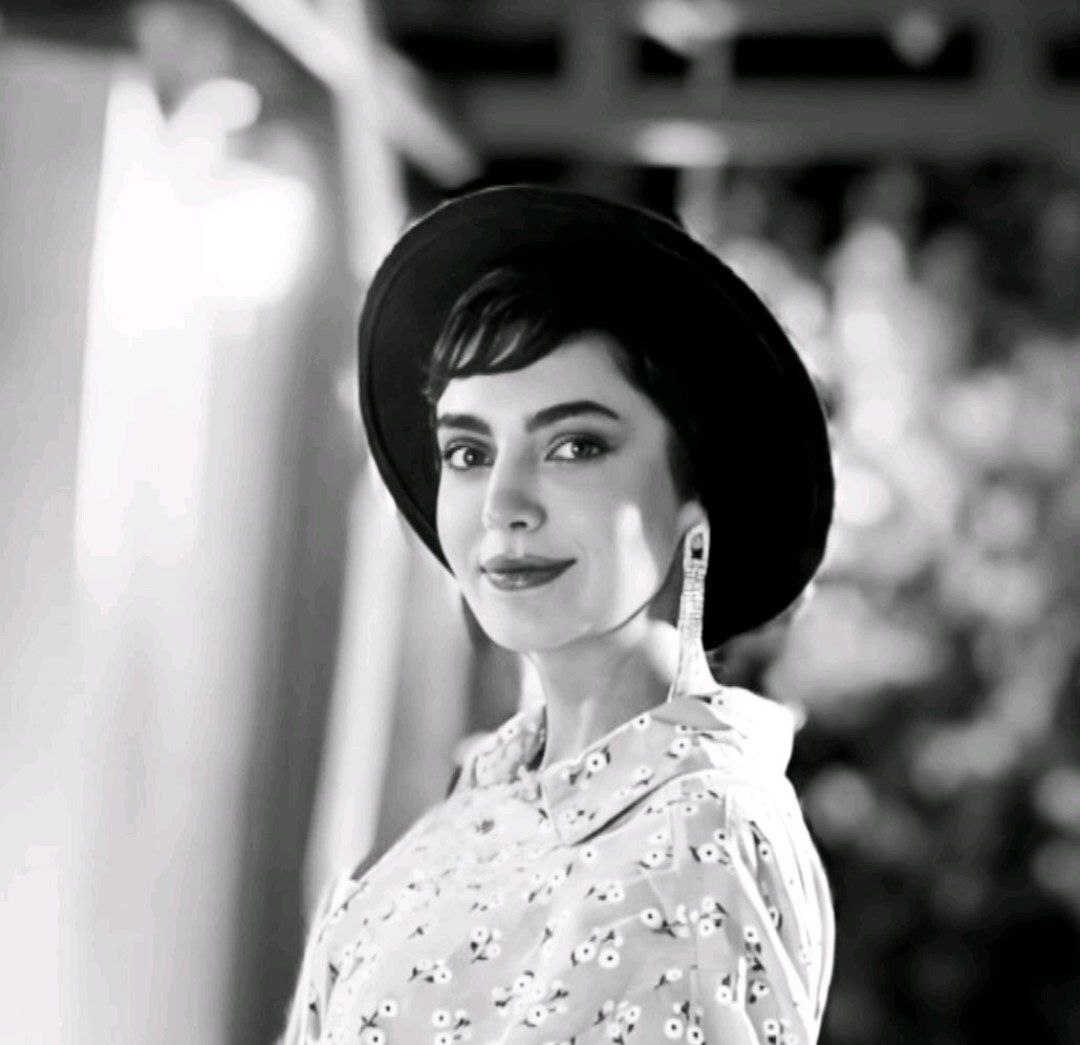 مرضیه بچه مهندس با تیپ دهه ۵۰