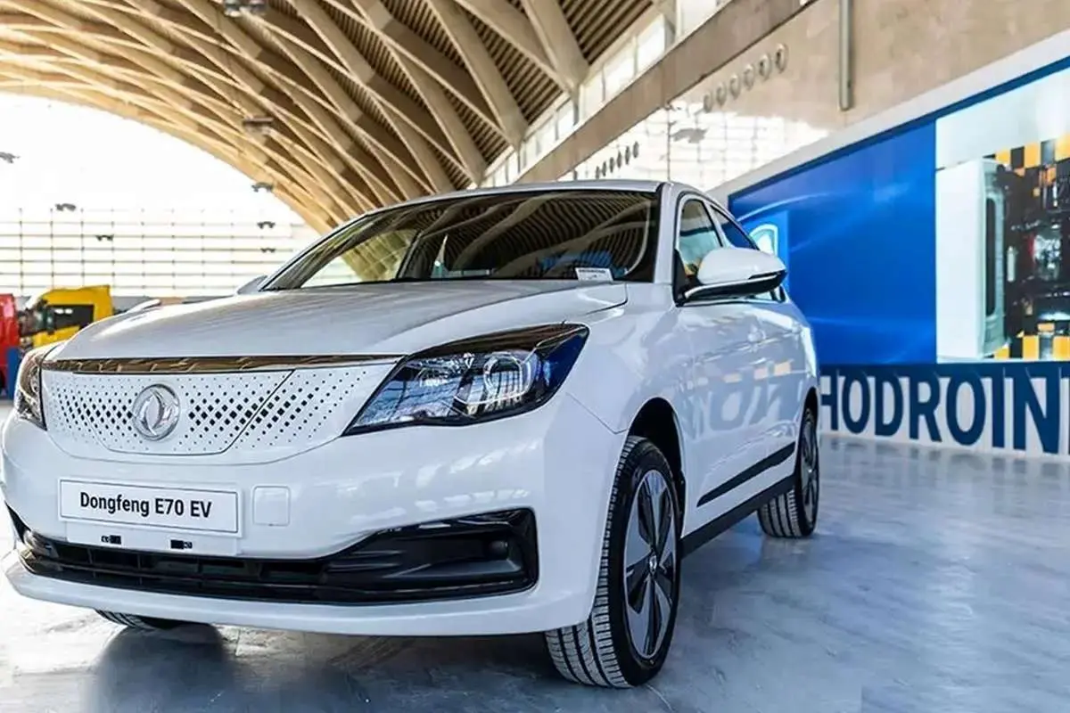 بررسی مشخصات فنی دانگ فنگ E۷۰ مشخصات فنی خودروی دانگ فنگ E۷۰