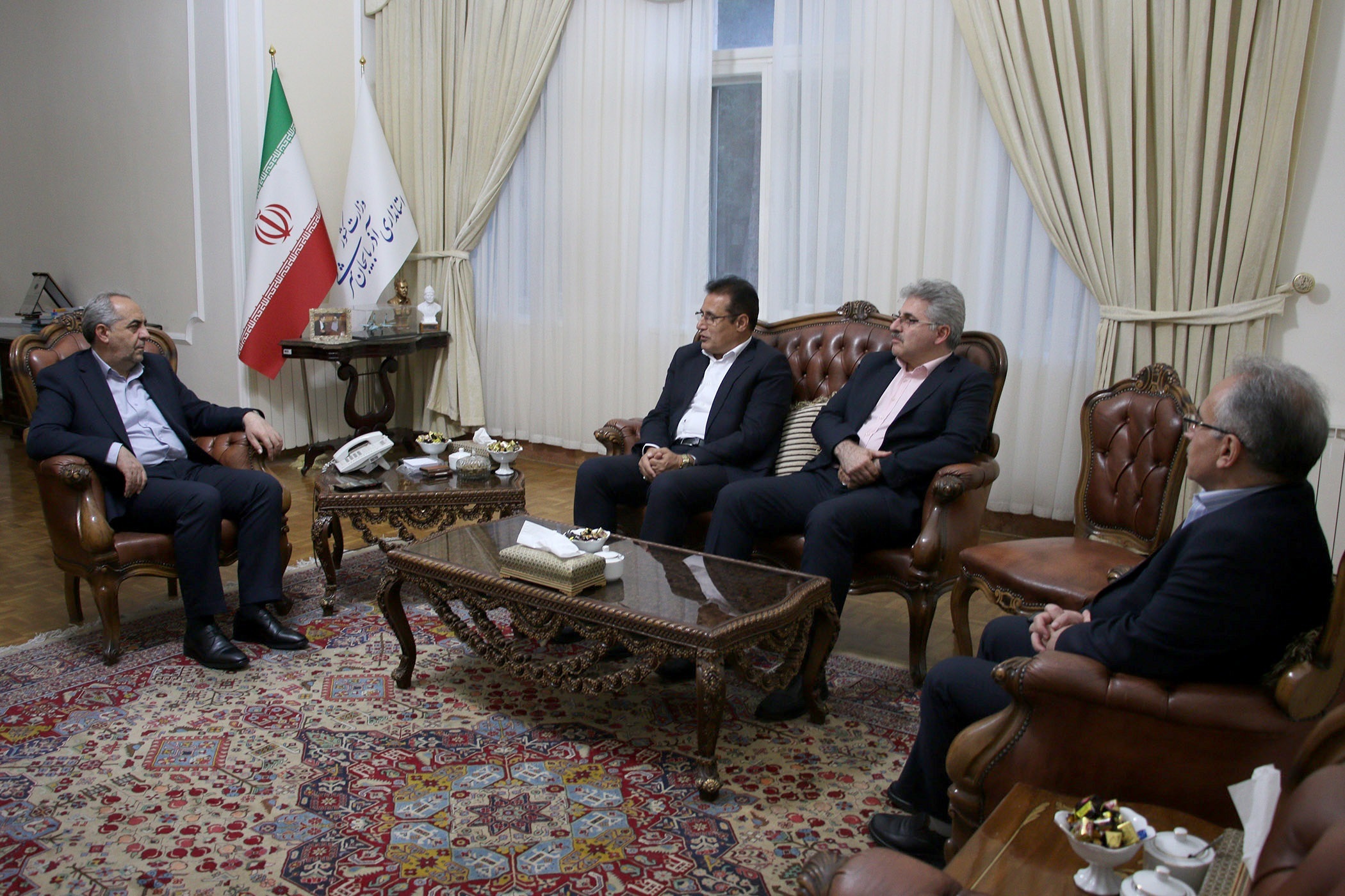 نشست مدیرعامل بیمه دانا و استاندار آذربایجان شرقی با محوریت توسعه همکاریها و ارتقای خدمات بیمهای نشست مدیرعامل بیمه دانا و استاندار آذربایجان شرقی با محوریت توسعه همکاریها و ارتقای خدمات بیمهای