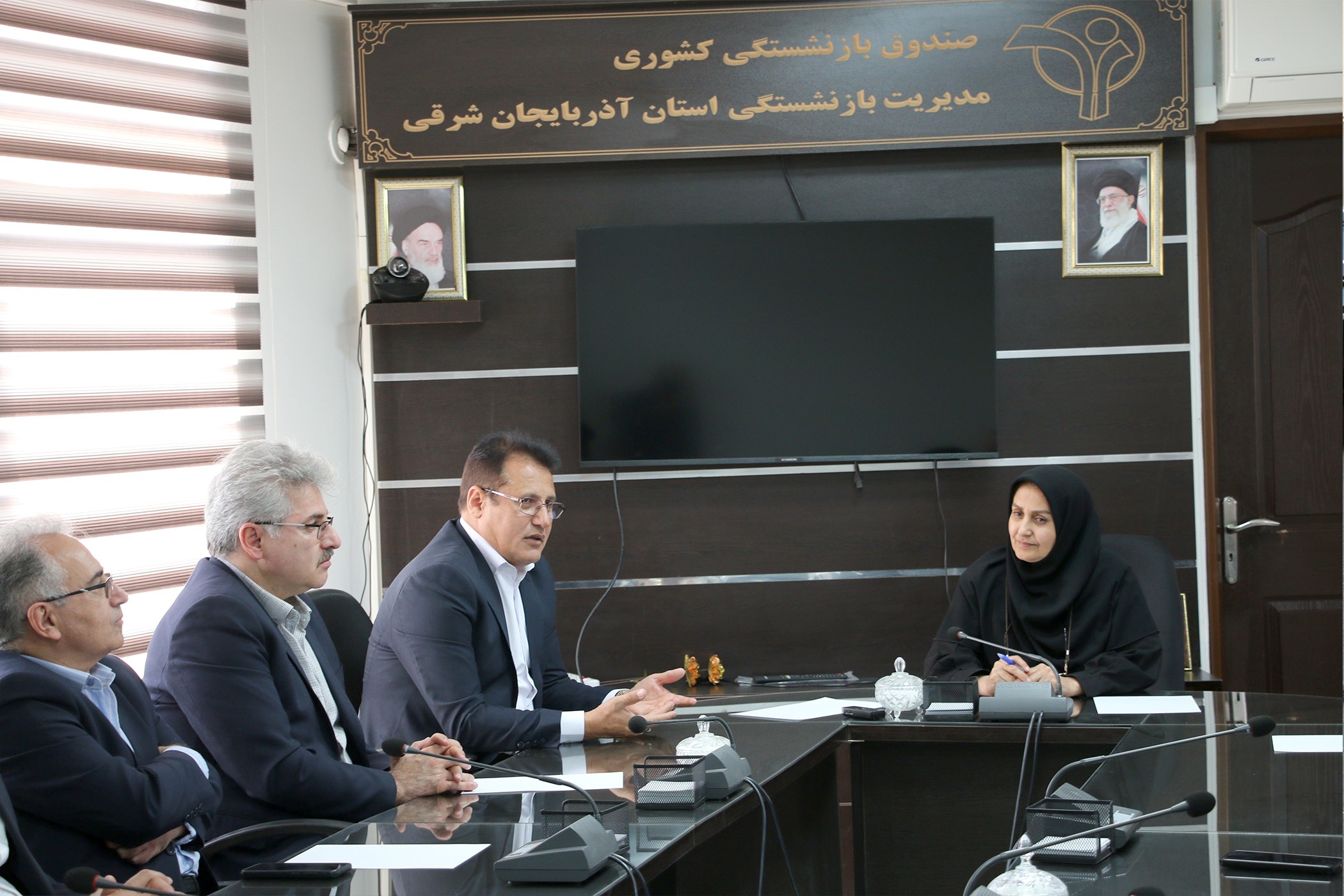 تکریم بازنشستگان و خدمترسانی شایسته به آنان اولویت مهم بیمه داناست تکریم بازنشستگان و خدمترسانی شایسته به آنان اولویت مهم بیمه داناست