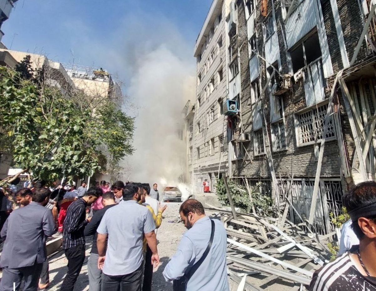 بازسازی روی کاغذ