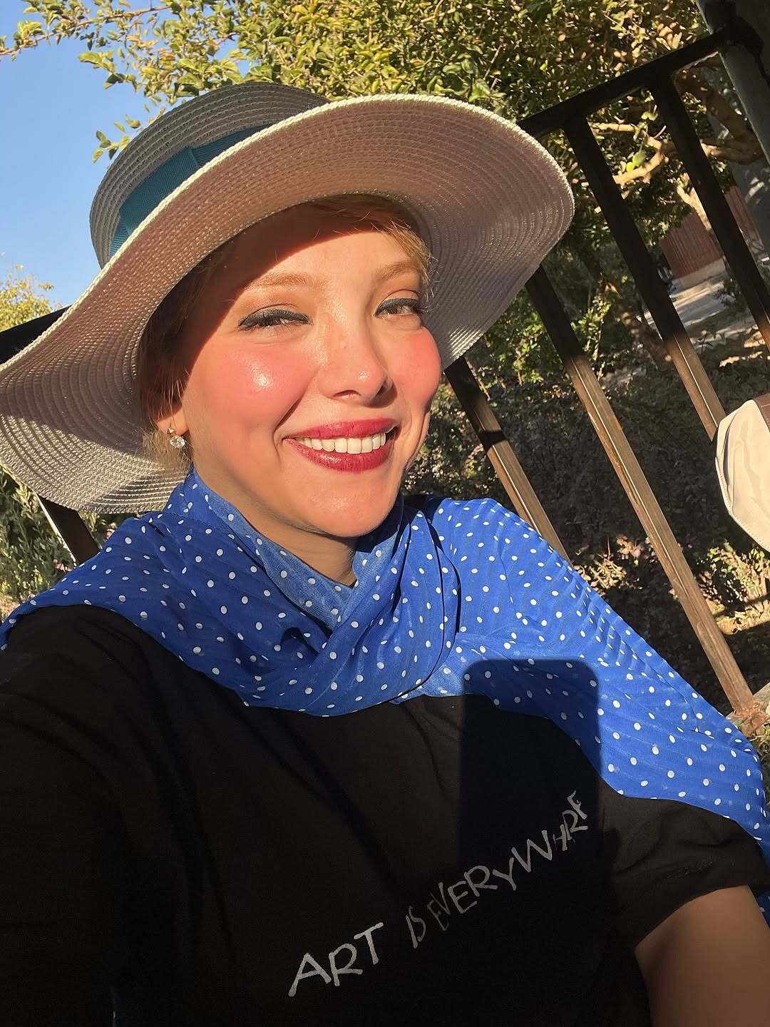 زن معتاد سینمای ایران با کلاه انگلیسی