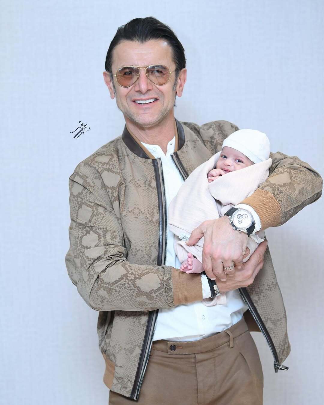 امین حیایی و هوادار کوچولوش