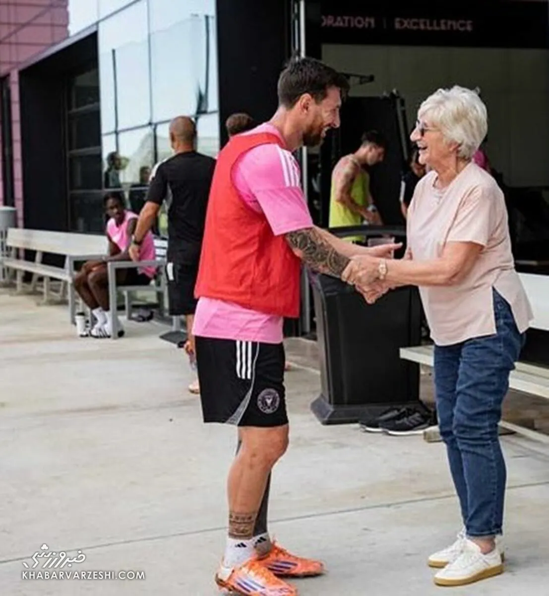 لیونل مسی و مادر دیوید بکام