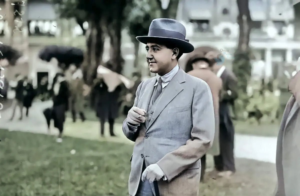 احمدشاه قاجار در آخرین روزهای سلطنت قاجاریه احمدشاه قاجار در آخرین روزهای سلطنت قاجاریه