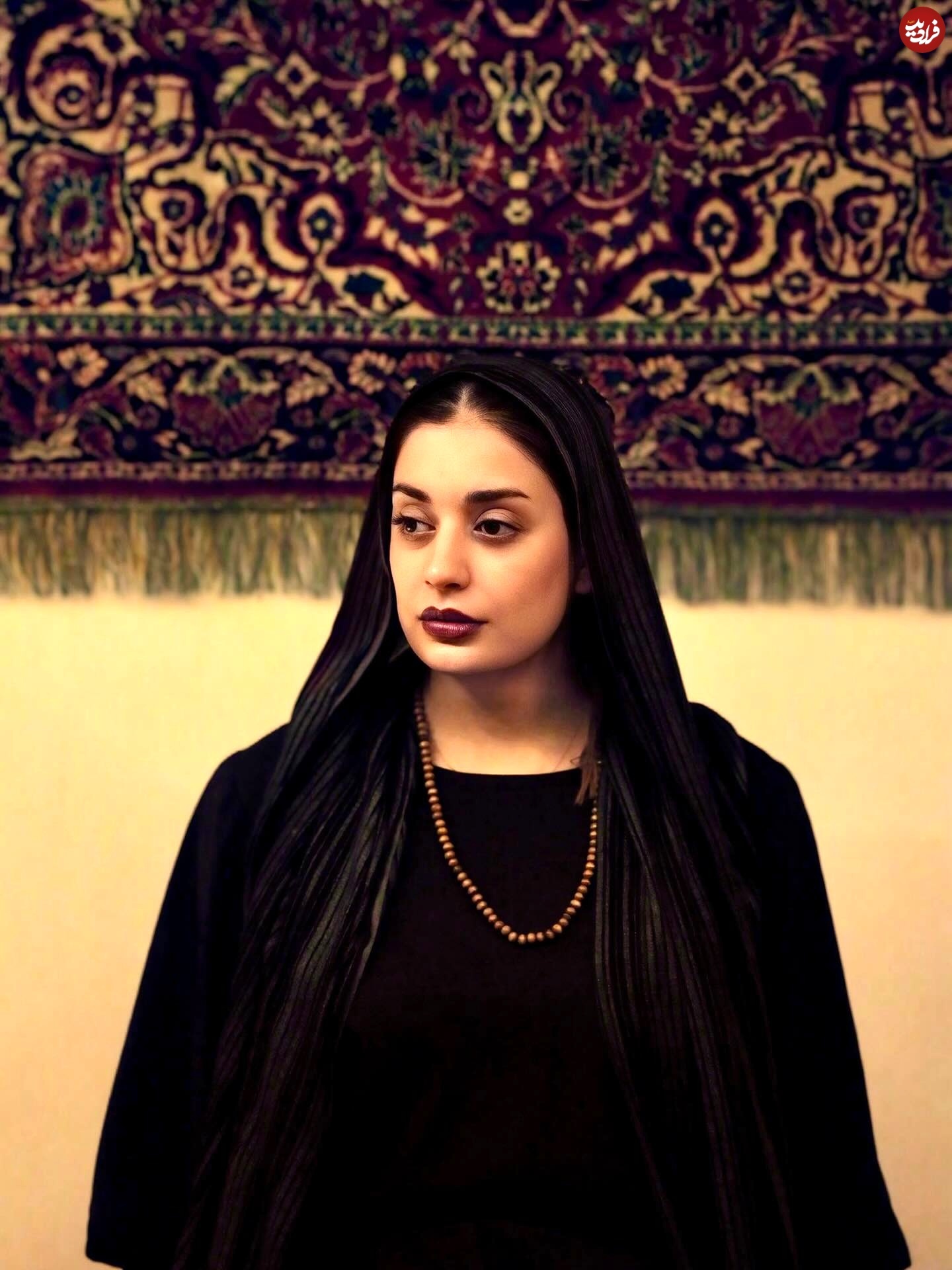 گلپری سریال آوای باران با استایل و گردنبند عجیب