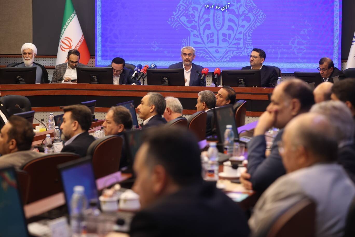 وزیر اقتصاد: آزادسازی واقعی مناطق آزاد تا افق ۱۴۱۰/ حذف موانع قانونی، آیین‌نامه‌ای و مدیریتی سه راهکار در دستور کار