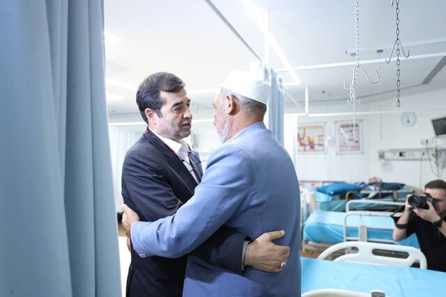 حضور وزیر ورزش کنار صابر کاظمی برای عیادت