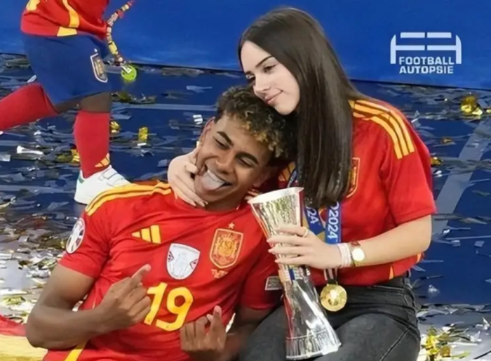 رابطه پر سر و صدای لامین یامال و خواننده معروف