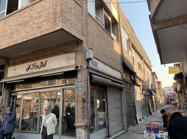 اطراف ساختمان کاخ گلستان