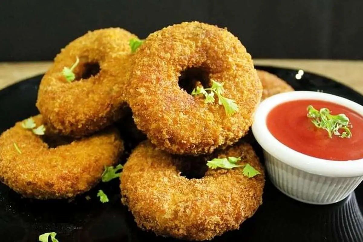 دونات سیب زمینی یک شام لذیذ و آسان دونات سیب زمینی یک شام لذیذ و آسان