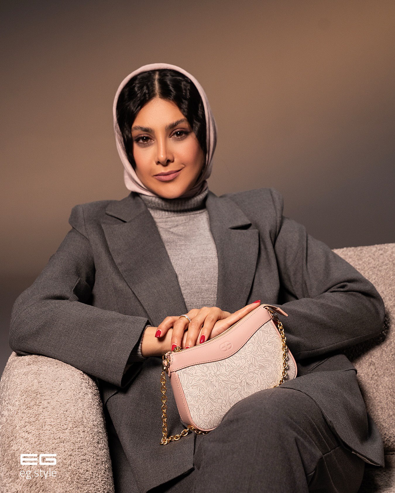 آزاده صمدی جذاب‌تر از همیشه با استایل رسمی