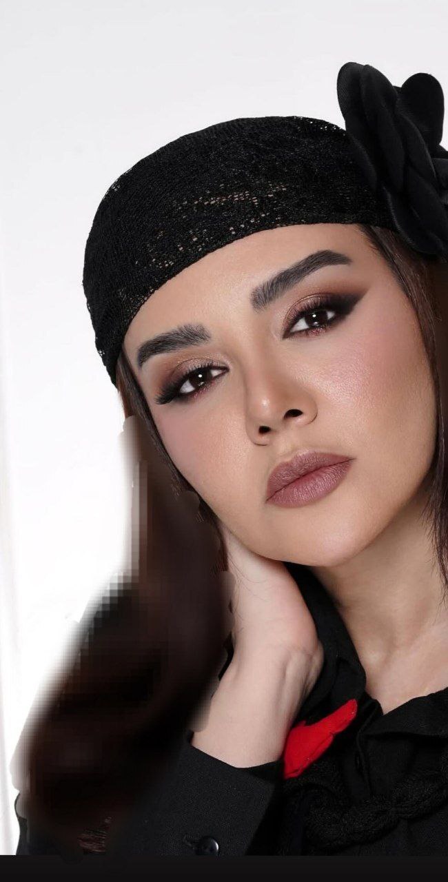 شیرین نون خ با کلاه پاپیونی