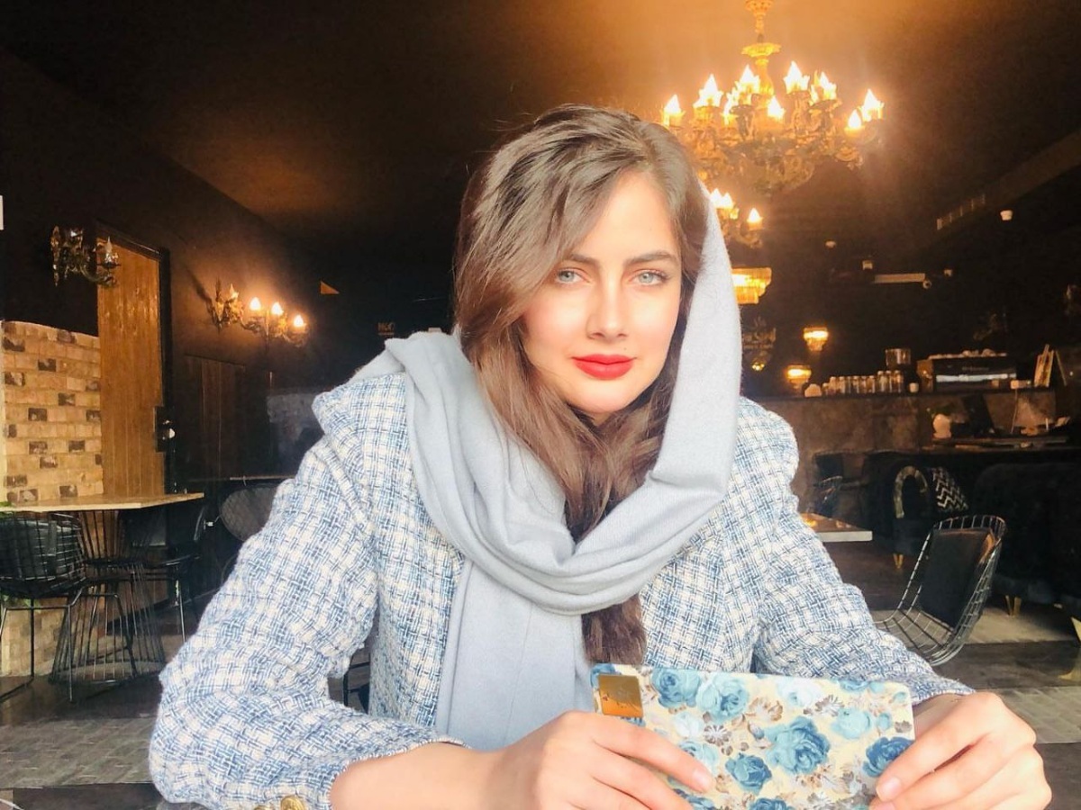 ژست‌های زیبا و مانکنی فرزانه فرنام بازیگر سریال بامداد خمار