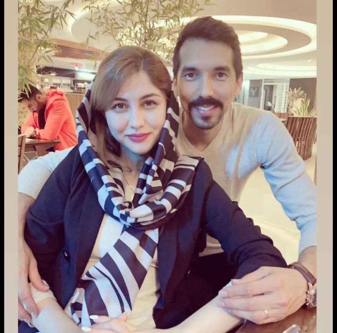 فرهاد قائمی همراه با همسرش