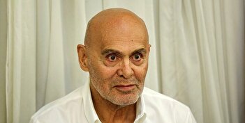 عکس/ استایل جالب و دیدنی جمشید هاشم‌پور در سن ۸۱سالگی با لباس ورزشی