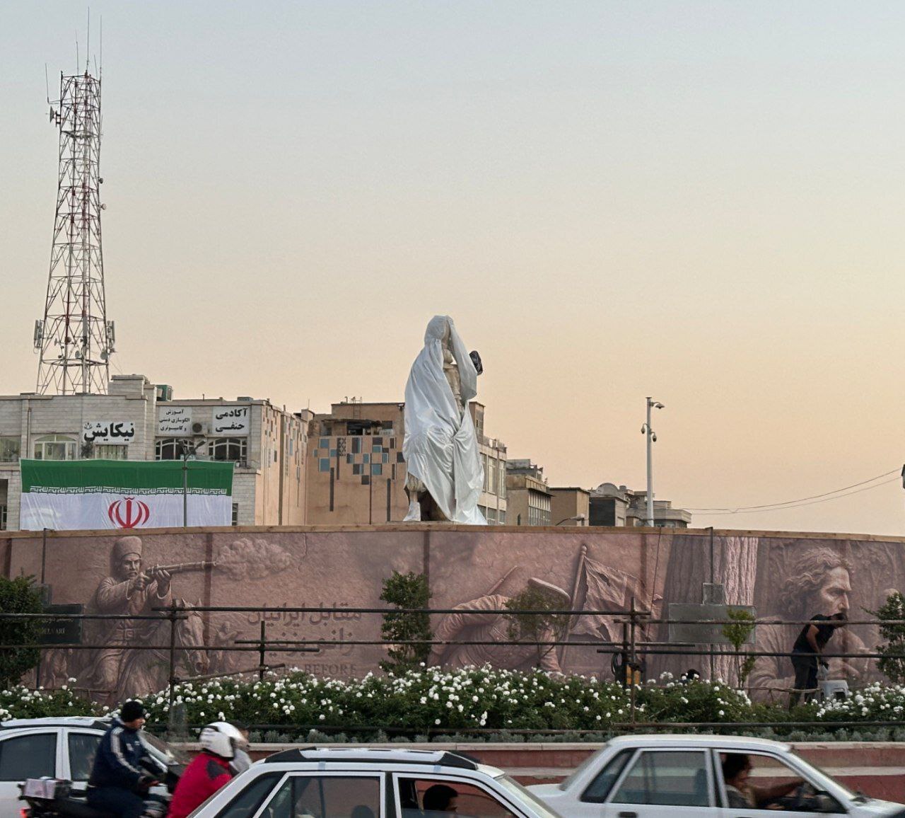 مجسمه والرین چیست