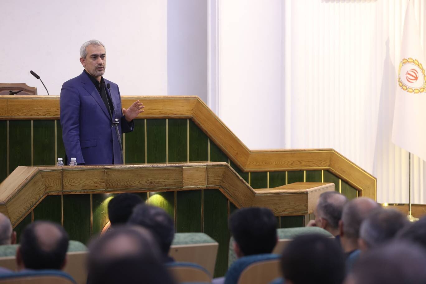 وزیر اقتصاد در سفر به مشهد: بانکها باید در راستای برنامه رشد عدالت محور حرکت کنند وزیر اقتصاد در سفر به مشهد: بانکها باید در راستای برنامه رشد عدالت محور حرکت کنند