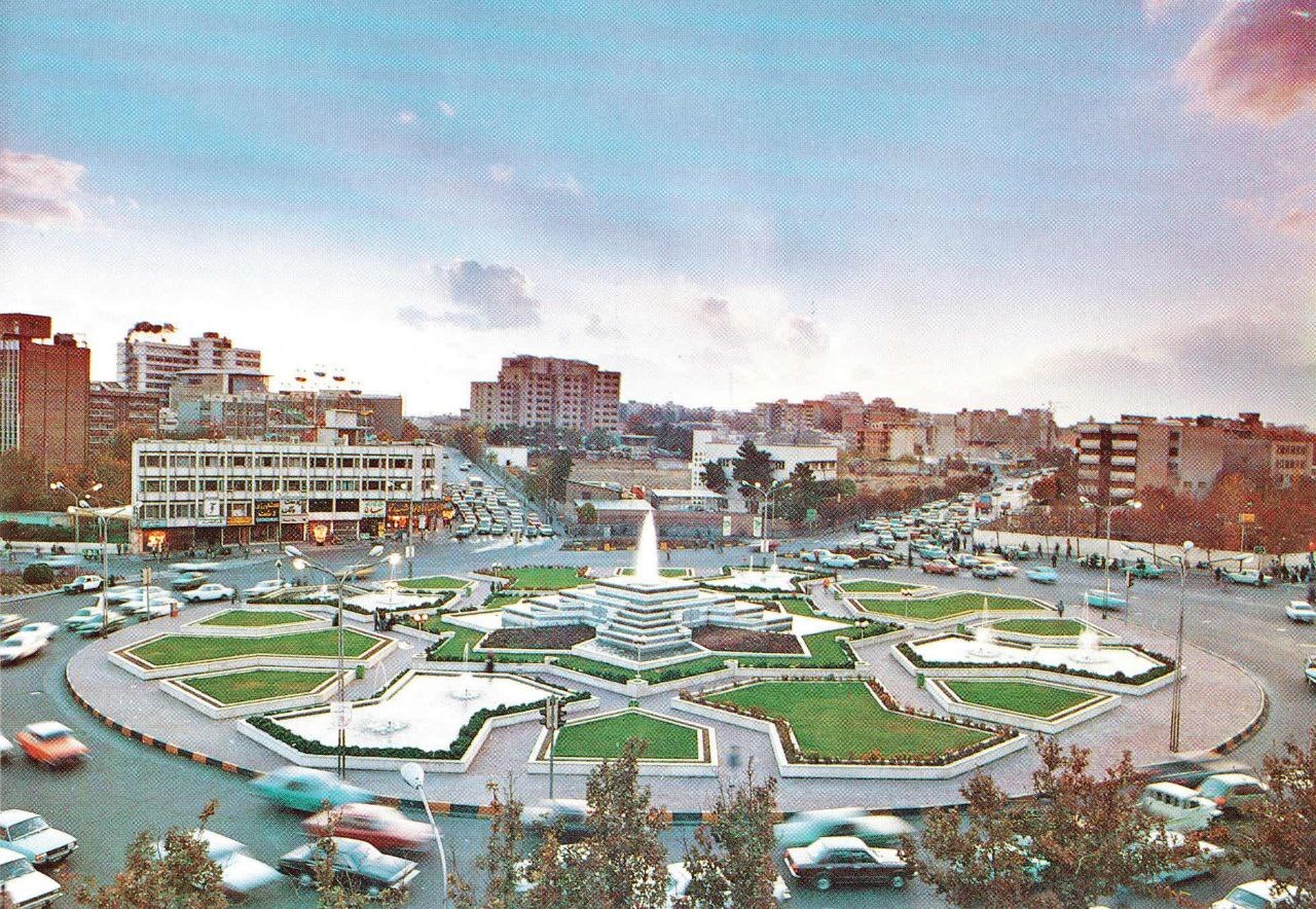 نمایی خاطره انگیز از میدان ونک