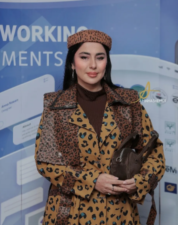 مرجان نون‌خ با پالتو و کلاه پلنگی