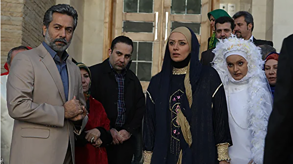 عکس/ بیتای سریال آوای باران در لباس عروس خاص