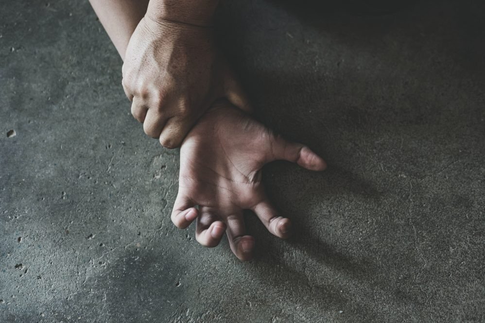 آزار جنسی زن