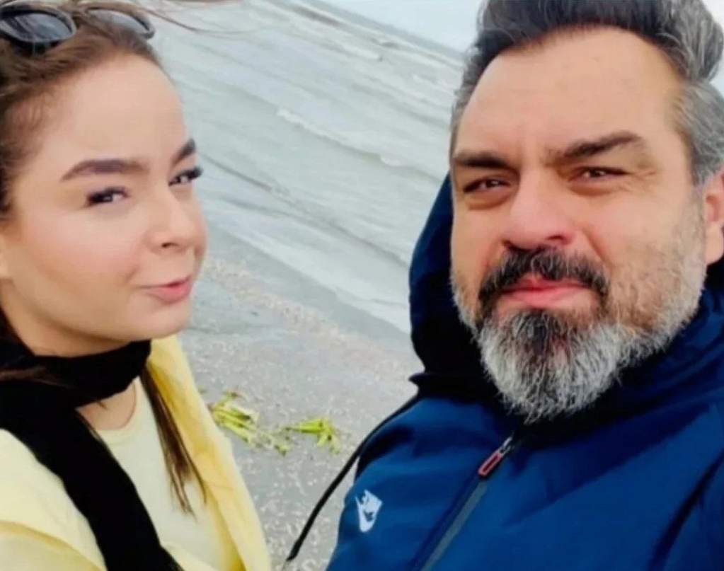 شهرام قائدی در کنار دخترش