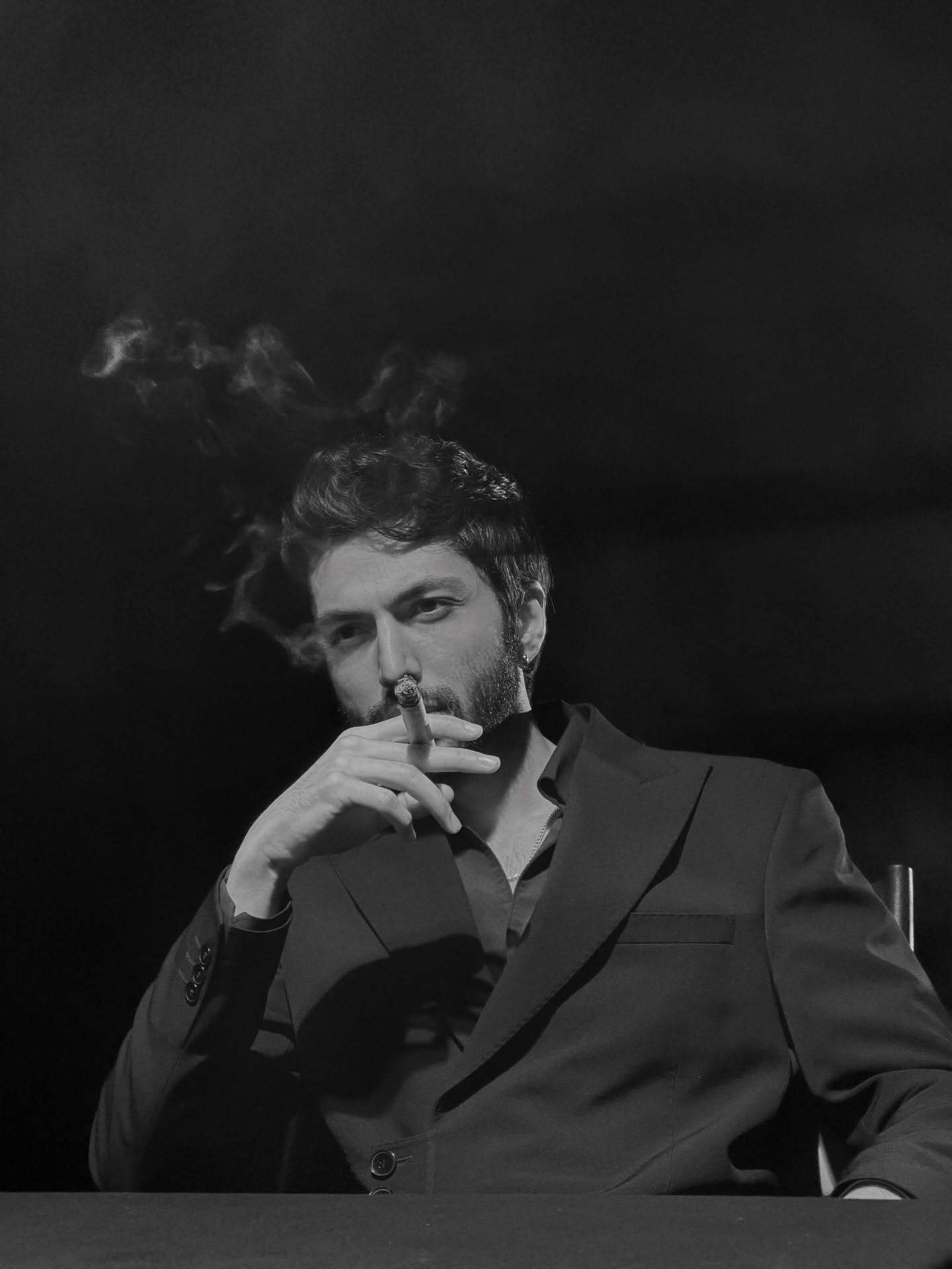 ژست خلاقانه بازیگر جوان سینما در تصویر تازه