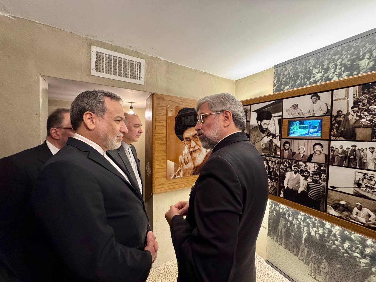 بازدید عراقچی از منزل رهبر انقلاب در مشهد