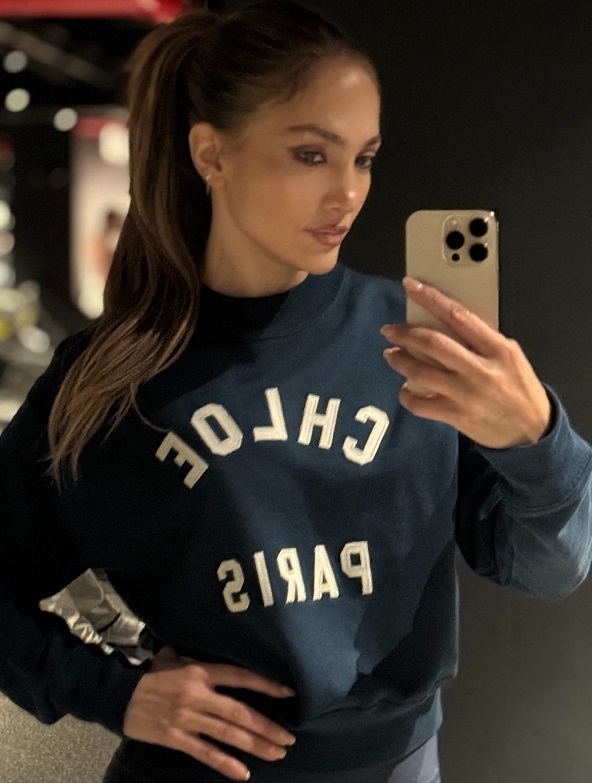 جنیفر لوپز ۵۶ ساله در باشگاه بدنسازی