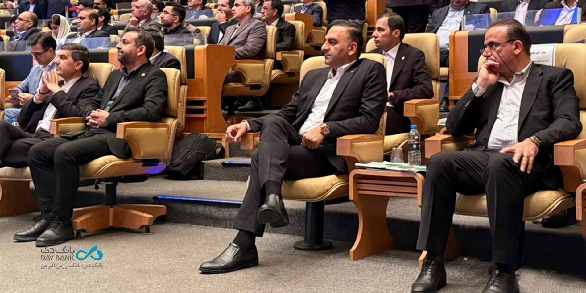 حضور بانک دی در آیین افتتاحیه نمایشگاه بینالمللی Kish Invex ۲۰۲۵ حضور بانک دی در آیین افتتاحیه نمایشگاه بینالمللی Kish Invex ۲۰۲۵