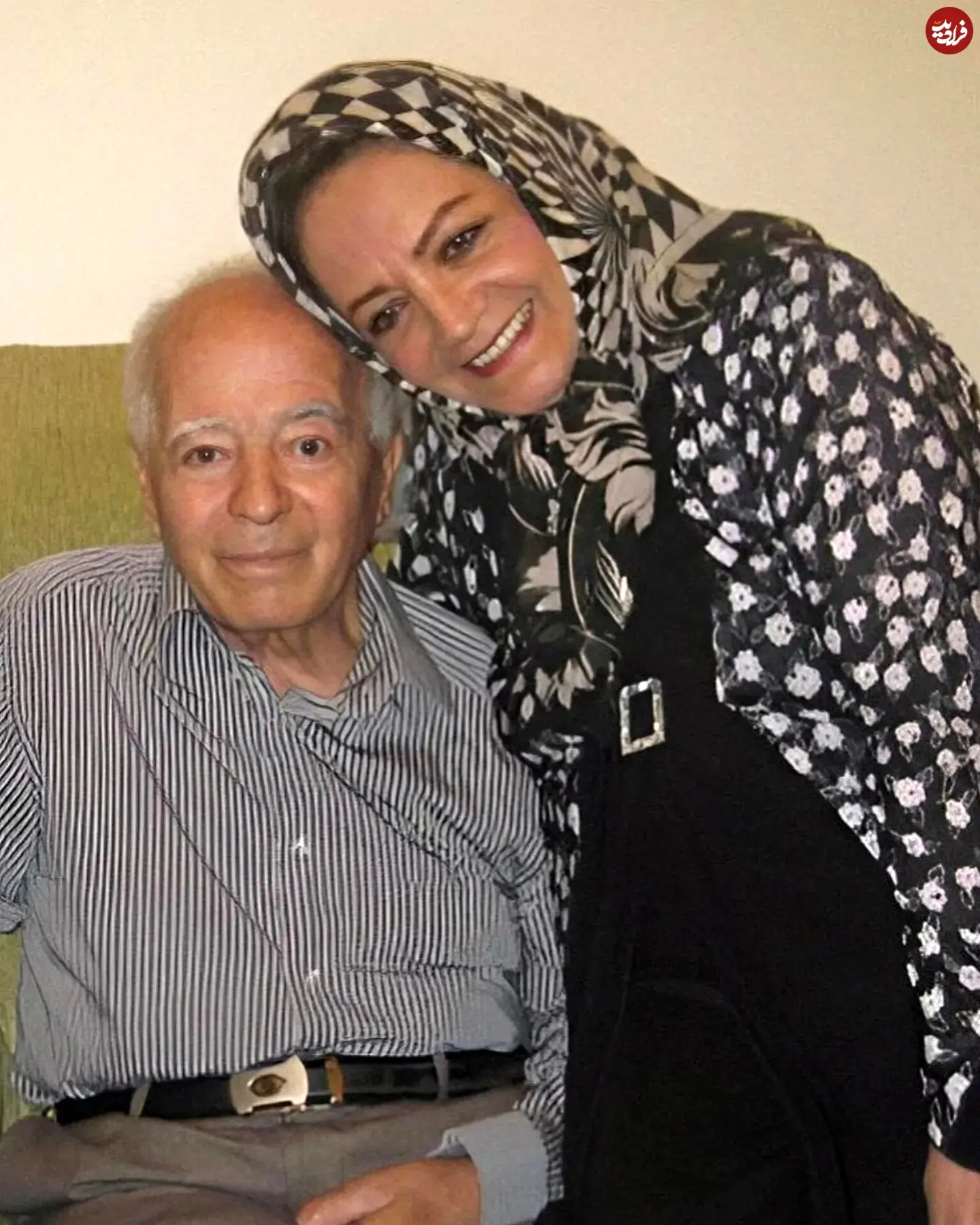 شهلا ریاحی در کنار همسرش اسماعیل ریاحی