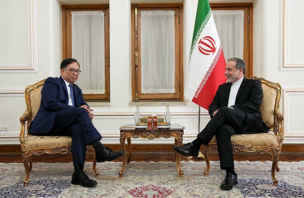 دیدار معاون وزیر خارجه فیلیپین با عراقچی