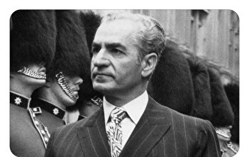 چهره دیده نشده محمدرضا پهلوی ۶۴ سال پیش در سفر حج و با لباس احرام+ عکس