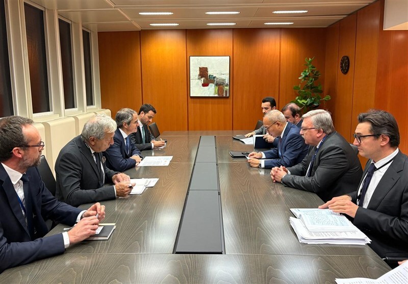 شرق محتاط و غرب بی اعتماد