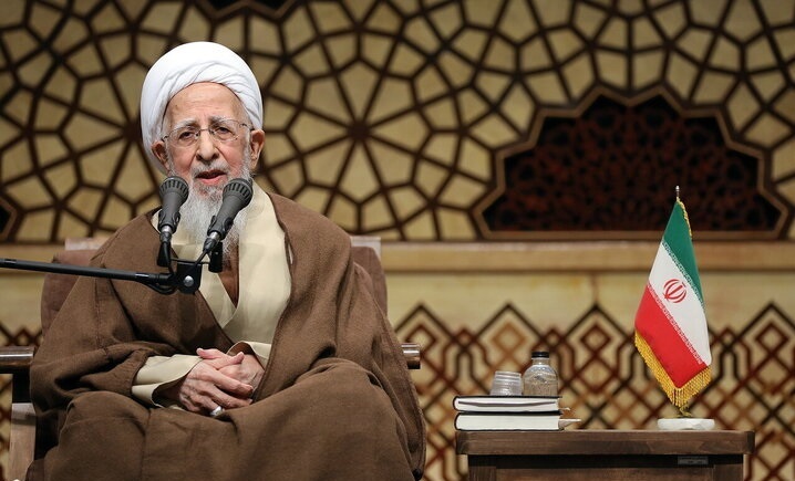 آیتالله جوادیآملی: به جای خواندن نماز باران، از اختلاس بپرهیزید آیتالله جوادیآملی: به جای خواندن نماز باران، از اختلاس بپرهیزید