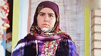 فیلم/ حرکت جالب و دیدنی بازیگر نون خ در هوای بارانی