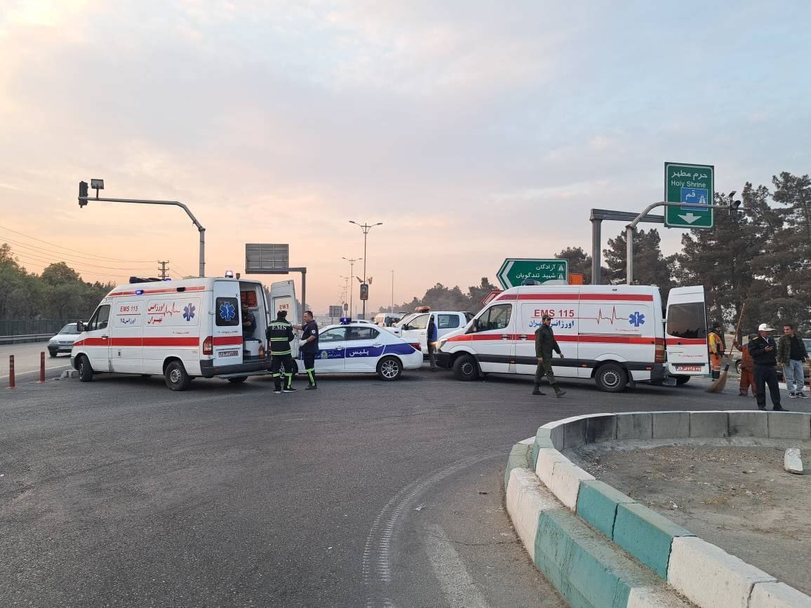 مینیبوس کارکنان صنعتی در بزرگراه هاشمی مینیبوس کارکنان صنعتی در بزرگراه هاشمی