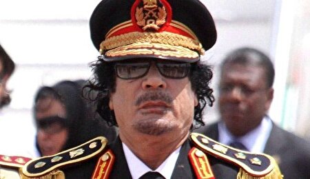 عکس/ نمایی از دفتر کار عجیب سرهنگ قذافی ۳۹ سال پیش در طرابلس لیبی