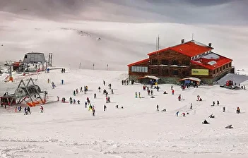 فیلم/ اولین تصاویر از برف در ایستگاه ۷ توچال