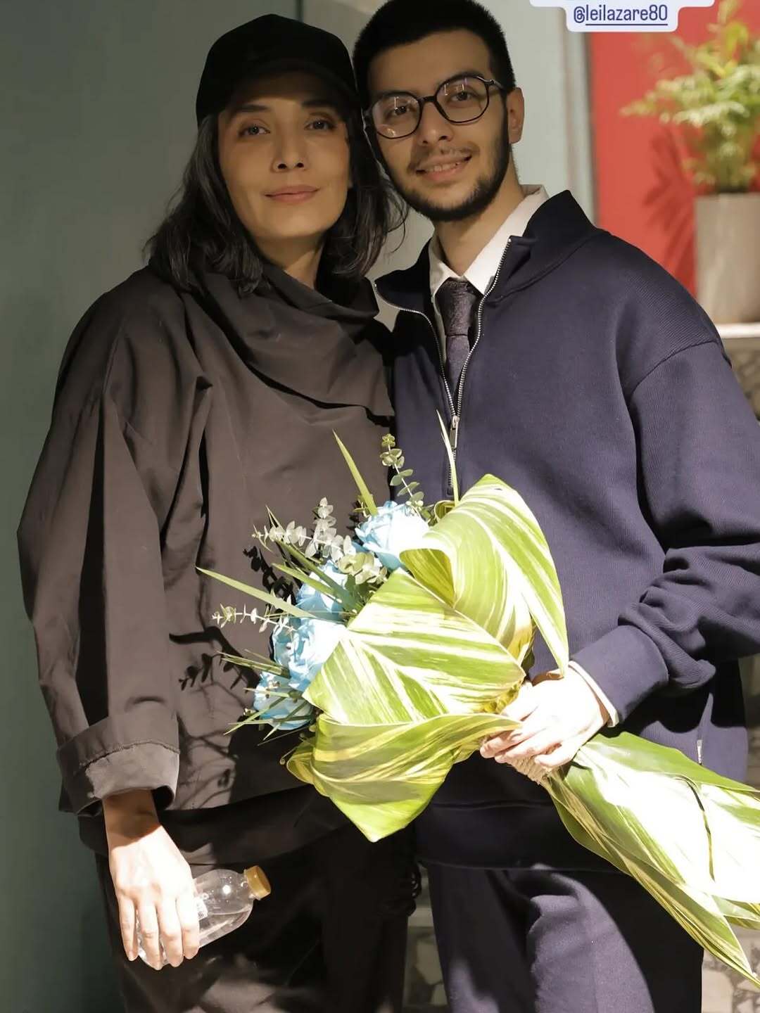 لیلا زارع در کنار پسر بازیگرش