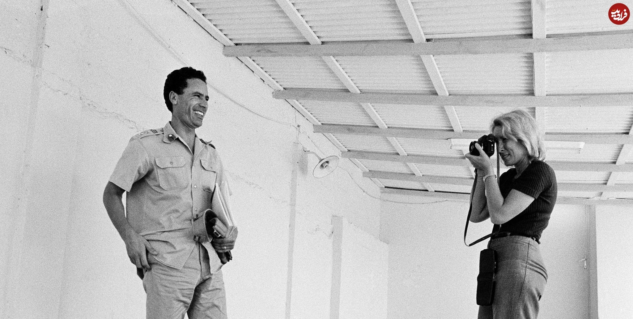 قذافی به همراه یک عکاس زن فرانسوی