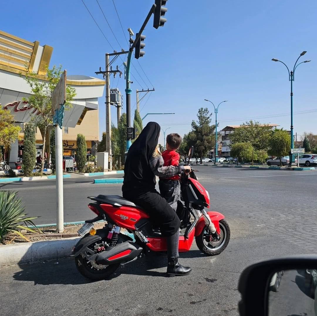 موتورسواری یک زن چادری