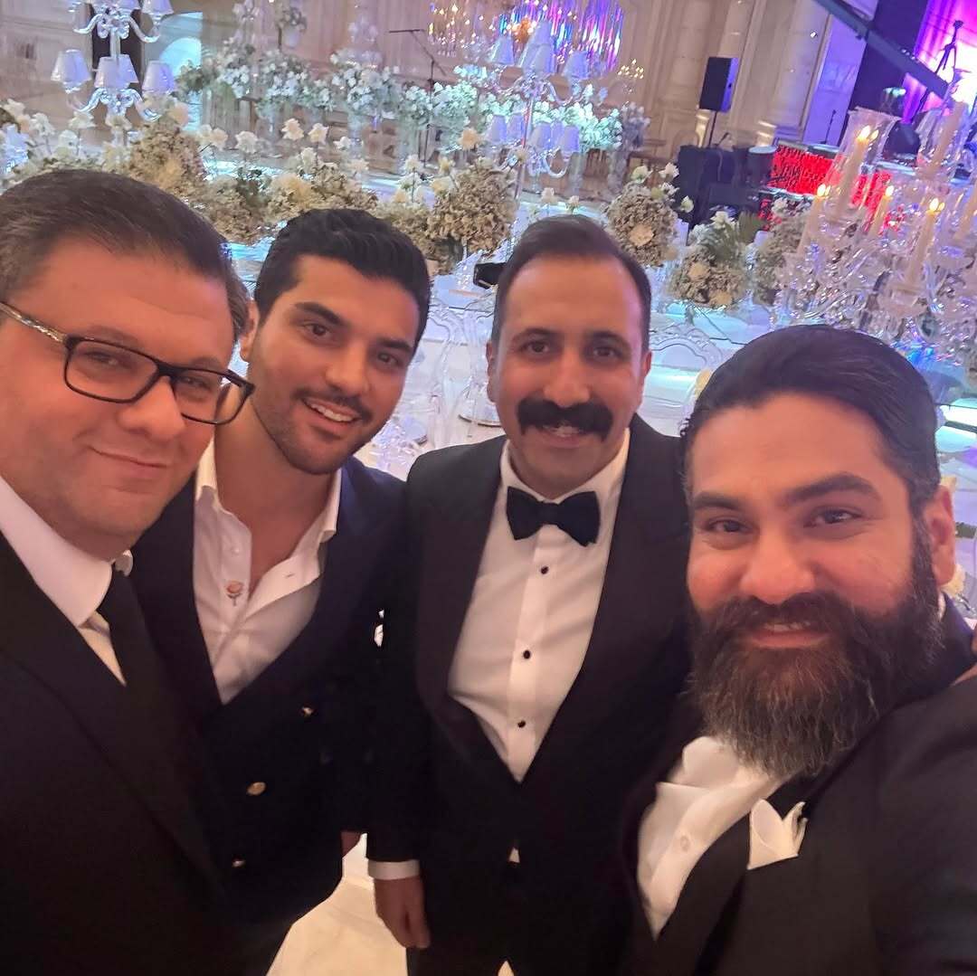 تصویری از سینا مهراد و خواننده مشهور