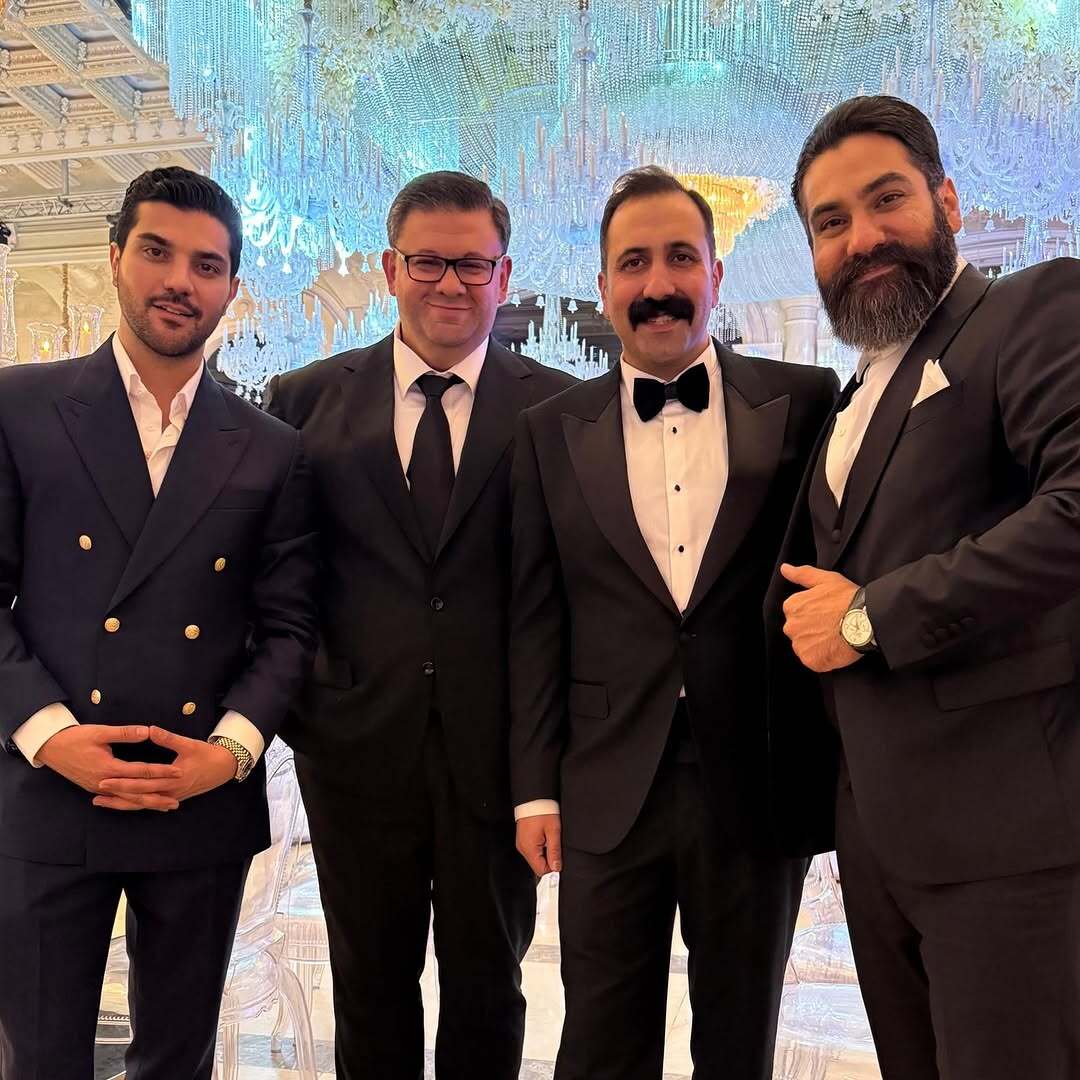 سینا مهراد و علی زندوکیلی در یک عروسی